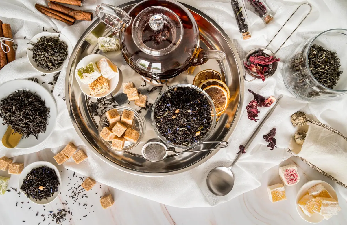 رقص رشته‌های طلایی؛ چگونه زعفران ایرانی عطر چای سیاه را جادو می‌کند؟